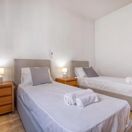 Comfortable 3br With Balcony, Ac & Wifi By 360 Estates דירה סליאמה