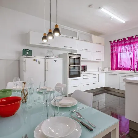 Comfortable 3br With Balcony, Ac & Wifi By 360 Estates Apartman *