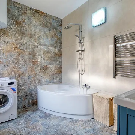 Apartman Comfortable 3br With Balcony, Ac & Wifi By 360 Estates *