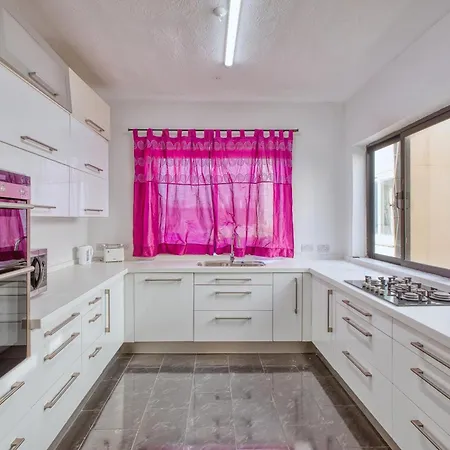 Comfortable 3br With Balcony, Ac & Wifi By 360 Estates Sliema