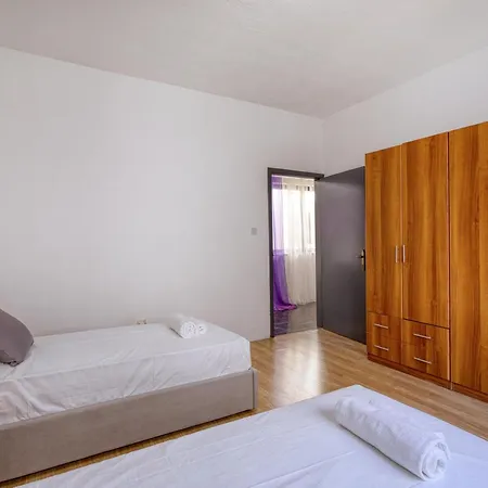 Comfortable 3br With Balcony, Ac & Wifi By 360 Estates Apartman