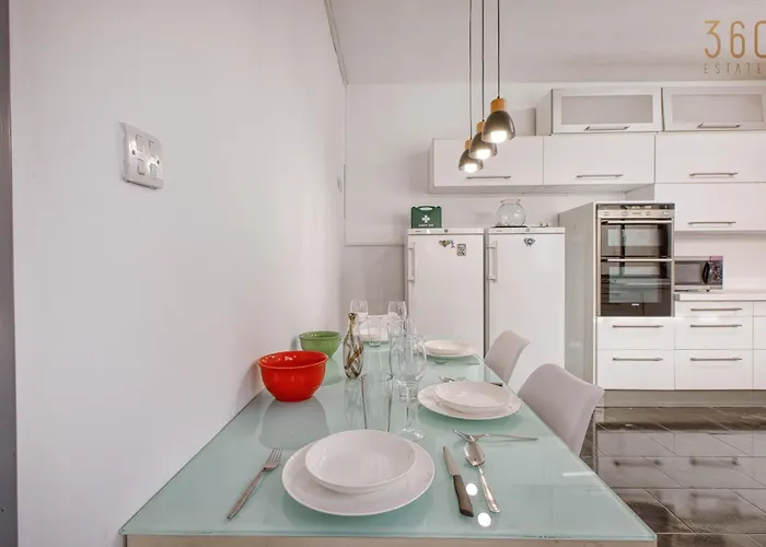 Comfortable 3br With Balcony, Ac & Wifi By 360 Estates Sliema