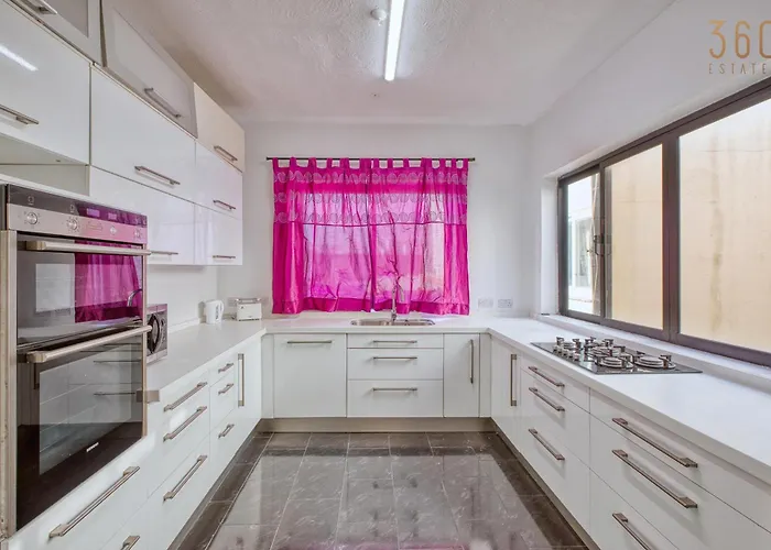 Comfortable 3br With Balcony, Ac & Wifi By 360 Estates Sliema