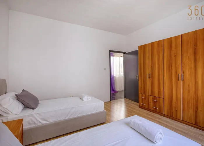 Comfortable 3br With Balcony, Ac & Wifi By 360 Estates Apartament