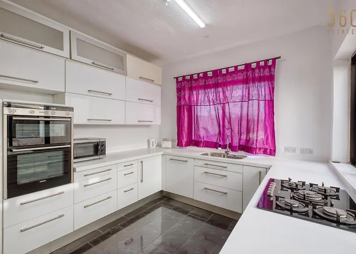 Apartament Comfortable 3br With Balcony, Ac & Wifi By 360 Estates