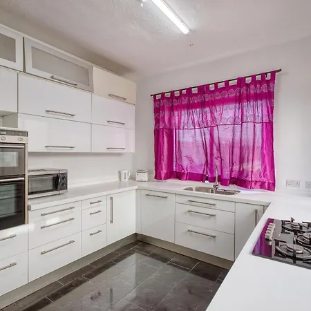 Apartment Comfortable 3br With Balcony, Ac & Wifi By 360 Estates